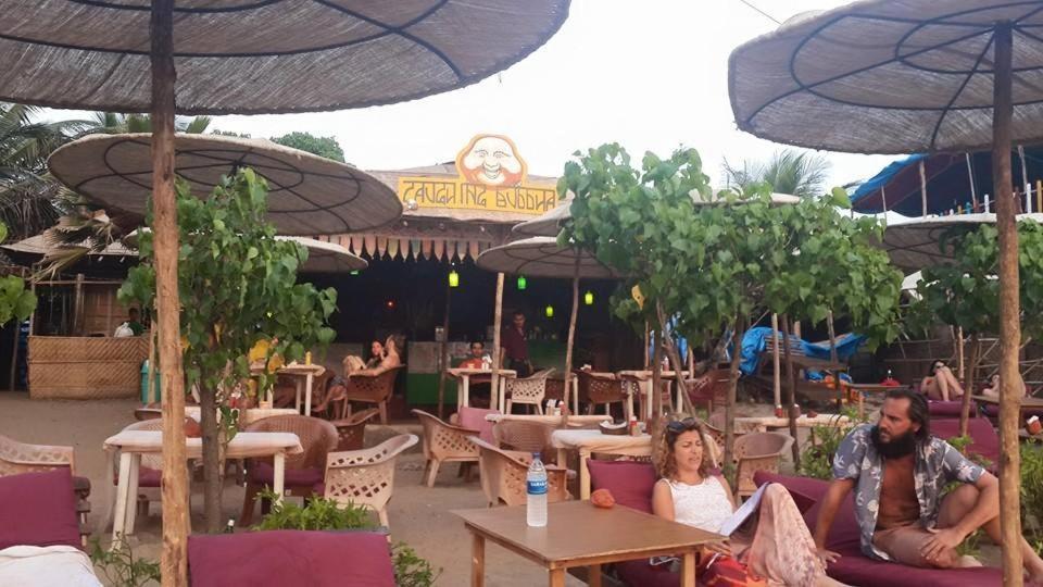 Laughing Buddha Hostel Арамбол Екстериор снимка